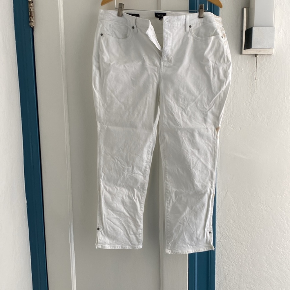 NYDJ jeans white. Cute and comfortable